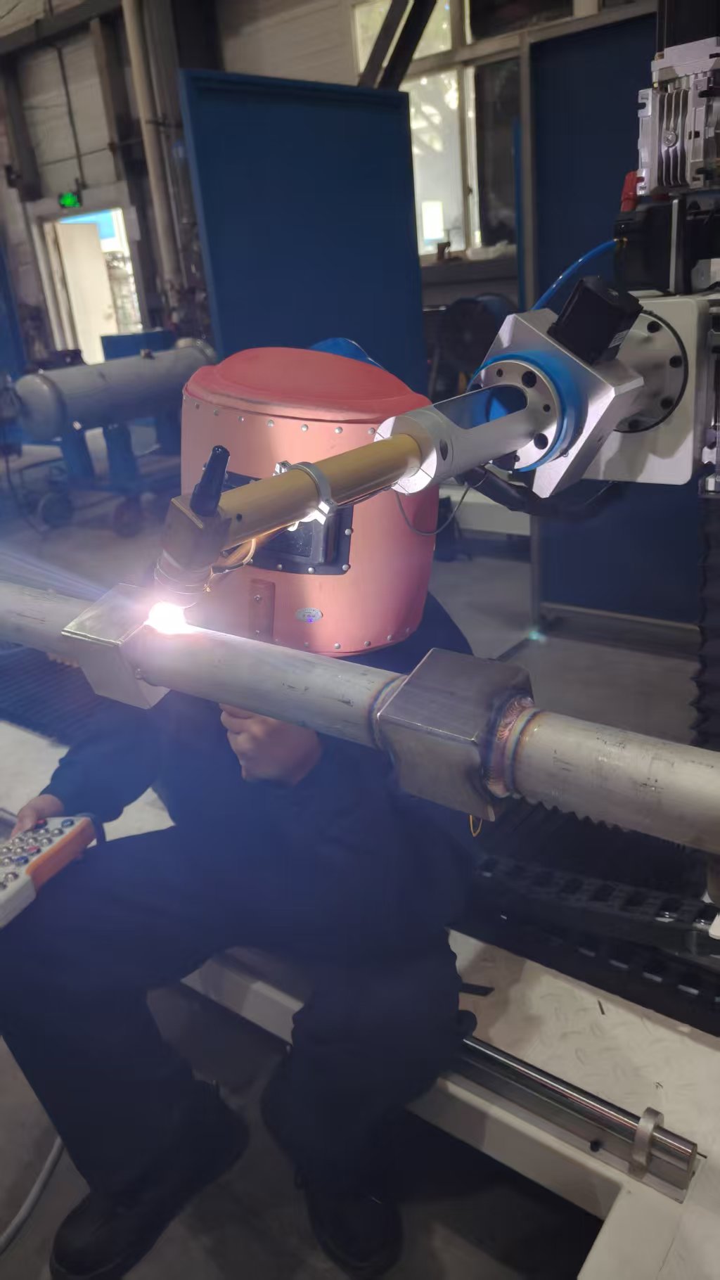 实现管道焊接品质与效率双飞跃——安星特环缝自动焊机助力特种车辆龙头(图2)